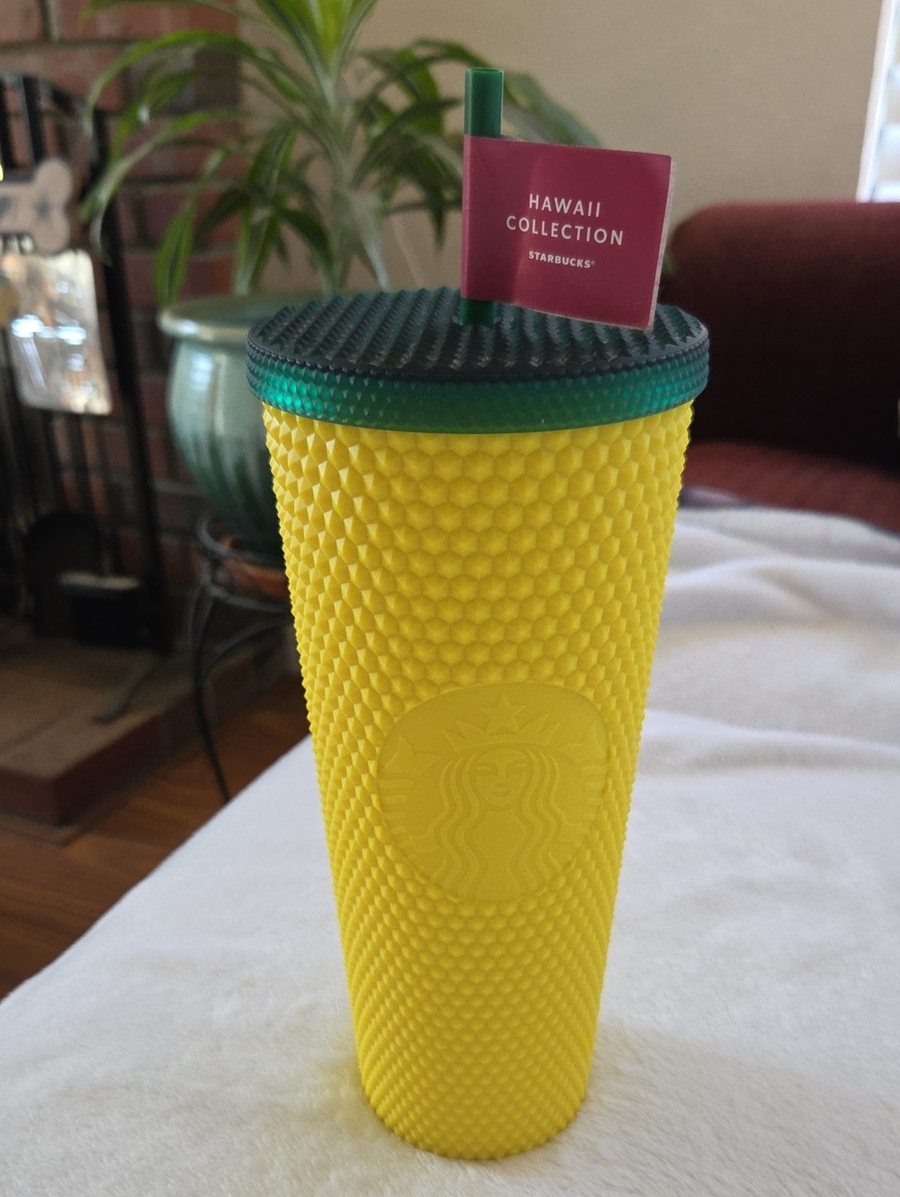 NWT. STarbucks Hawaii Collection Yellow Studded Tumbler with Green Lid